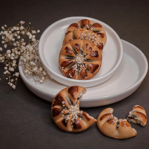 کلمپه خرمایی یزد شیرینی محلی سنتی با خرمای تازه